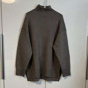 H&M Women's Dark Taupe Brown Mock Neck Sweater Side Slits, Size M